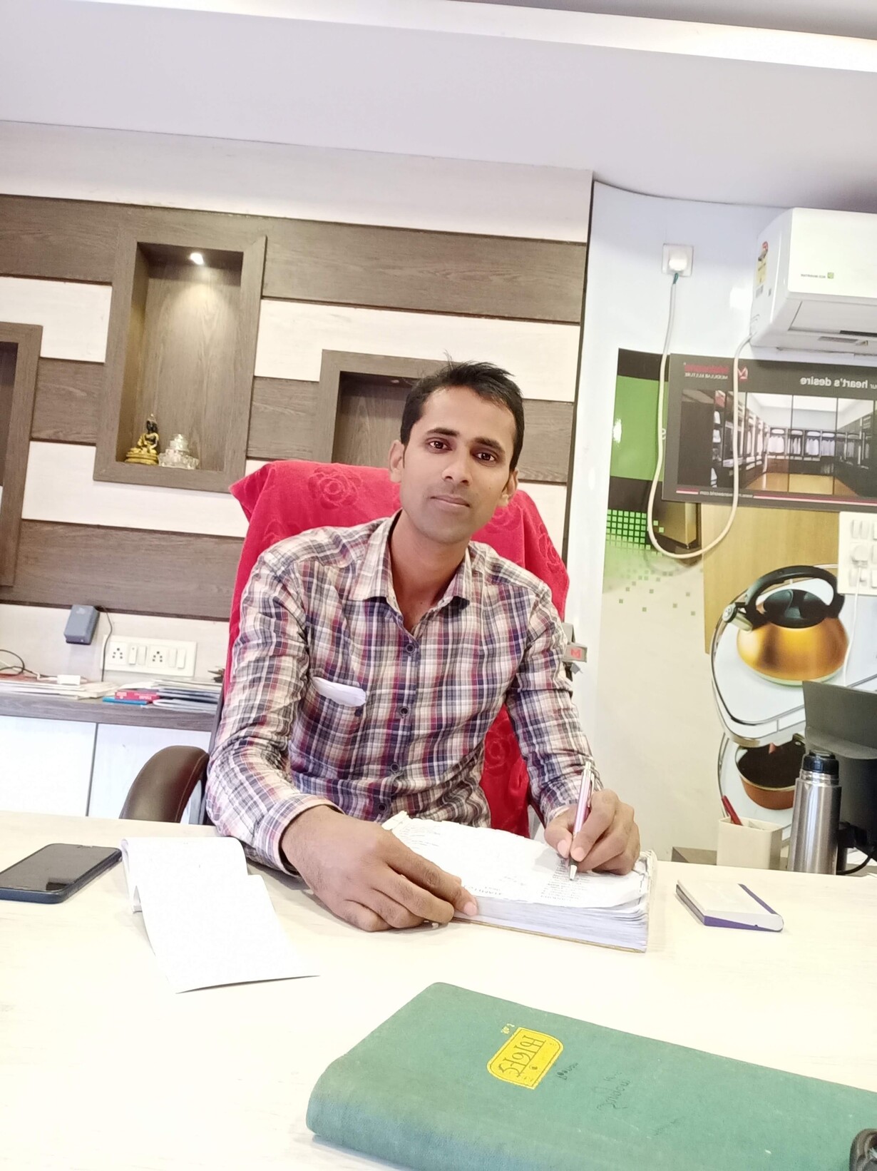 Dr. AKHILESH KUMAR